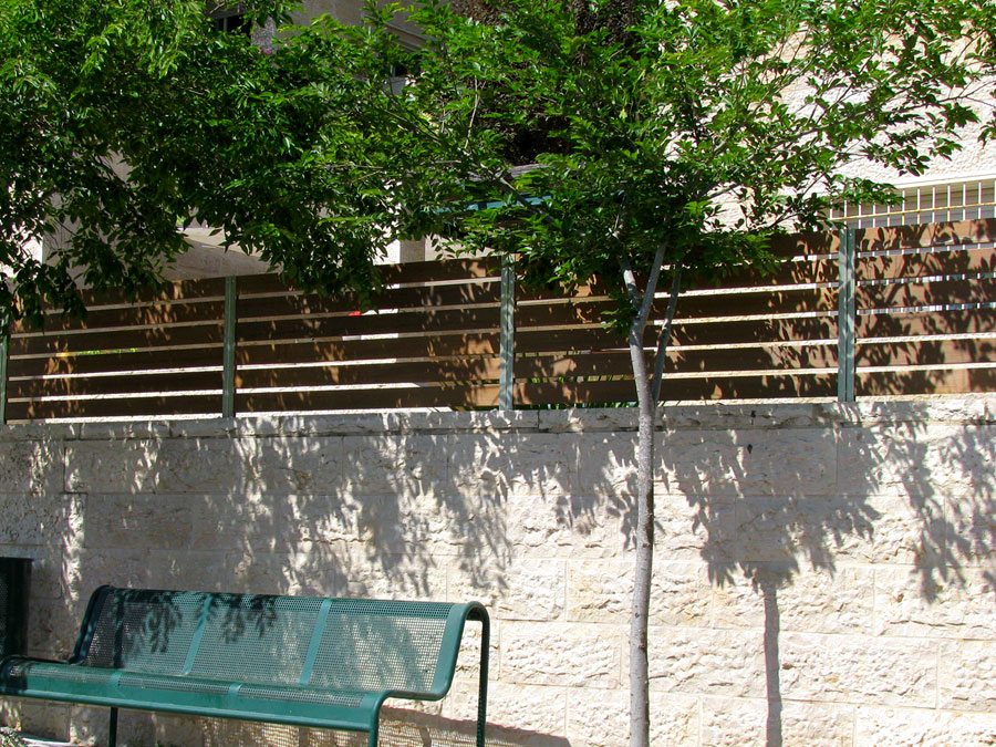גדר עץ בירושלים